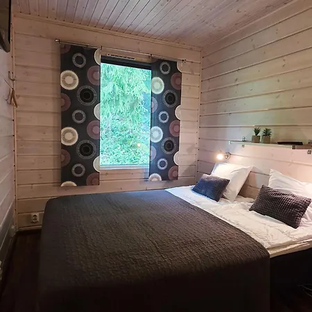 - 10 Hloe, Himos Laensihuippu *