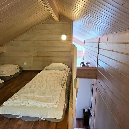 - 10 Hloe, Himos Laensihuippu