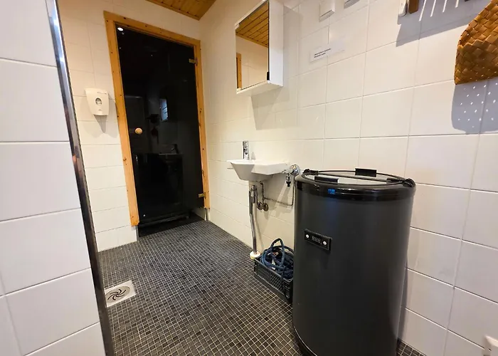 - 10 Hloe, Himos Laensihuippu *